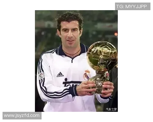 巴西足球传奇人物揭秘：那些年我们追逐的足球明星与他们的辉煌历程