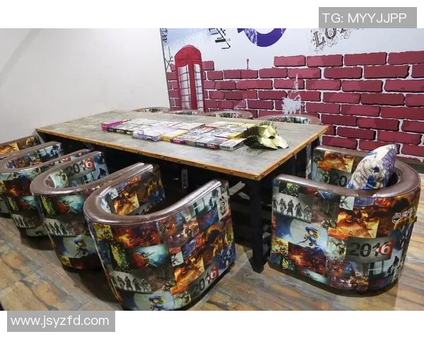 足球明星幕后休闲时光揭秘打牌视频曝光引发热议