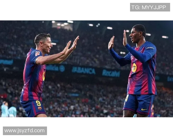 足球明星官宣图片合集展现球场风采与个人魅力的精彩瞬间